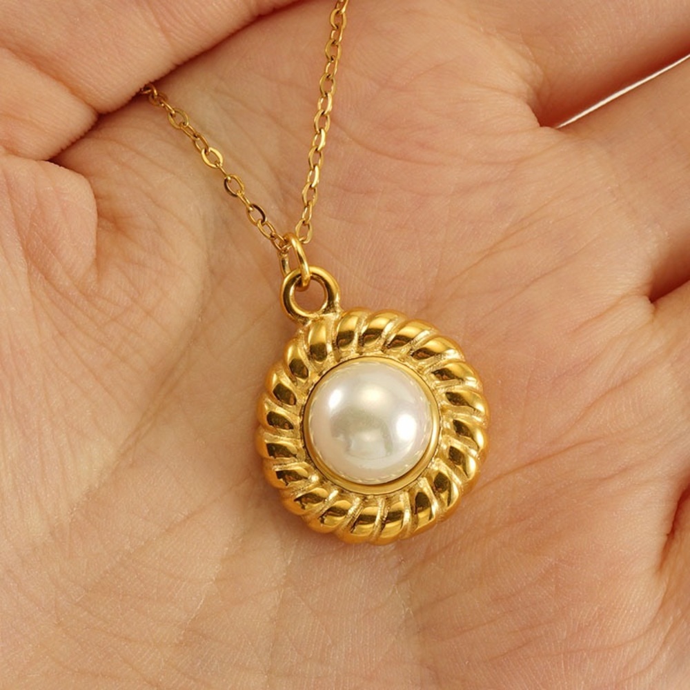 18K Gold Plated Round Pendant Pearl Necklace*Old Money Classic Everyday*LW